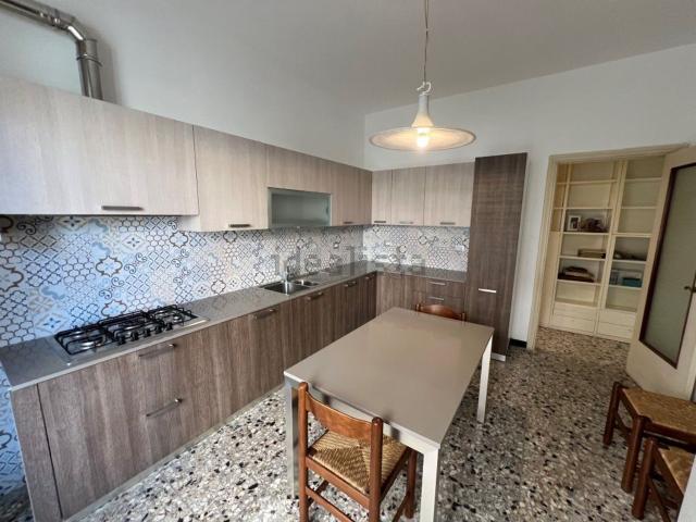 Appartamento in affitto di 110 m² in Via Bolzaneto, 6
