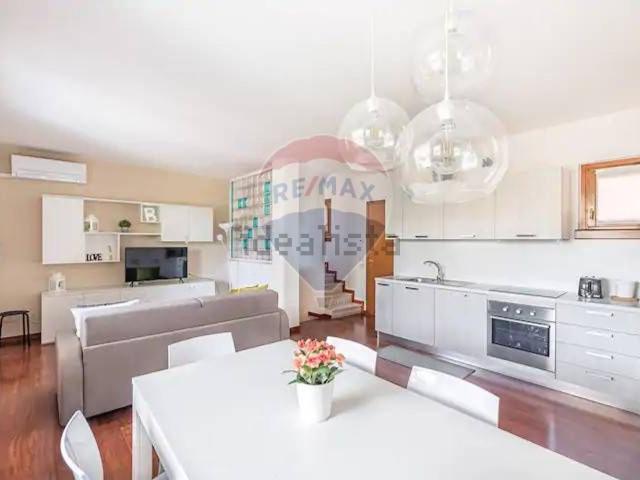 Appartamento in affitto di 110 m² in Via Giulio Cesare, 27