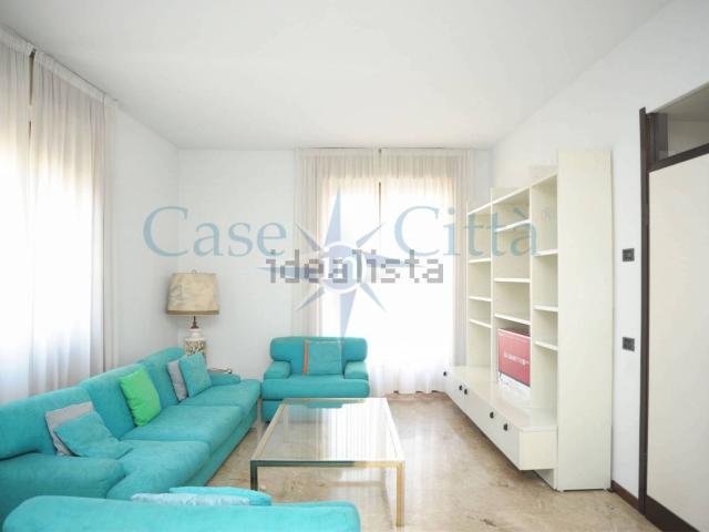 Appartamento in affitto di 110 m² in Via Giuseppe Frua, 24