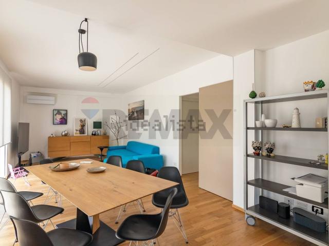 Appartamento in affitto di 110 m² in Via Giacomo Matteotti, 2