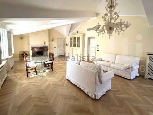 Appartamento in affitto di 110 m² in Via dei Servi, 44