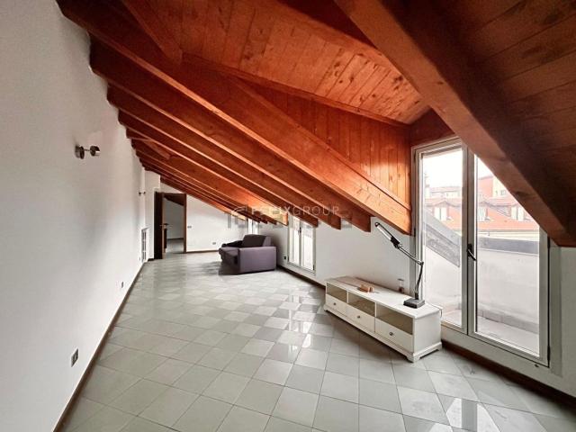 Appartamento in affitto di 110 m² in Via dei Transiti, 2