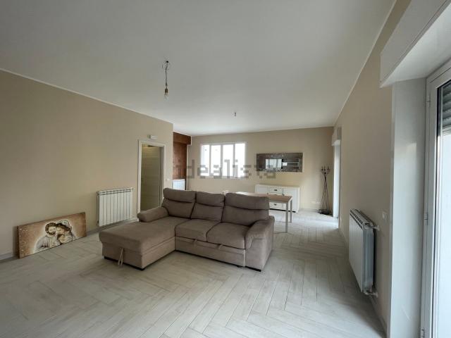 Appartamento in affitto di 110 m² in Via Francesco Petrarca