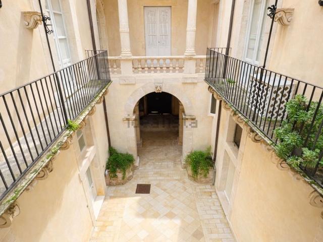 Appartamento in affitto di 110 m² in Via Larga, 24