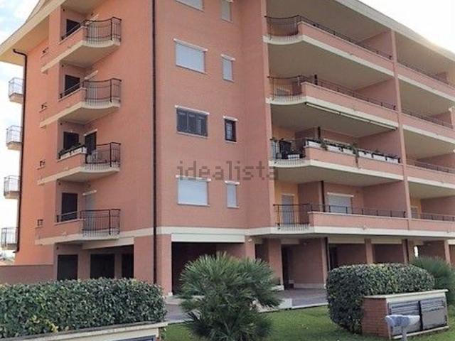Appartamento in affitto di 110 m² in Via Leonida Repaci, 14