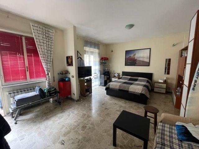Appartamento in affitto di 110 m² in Via Leopoldo Traversi, 24