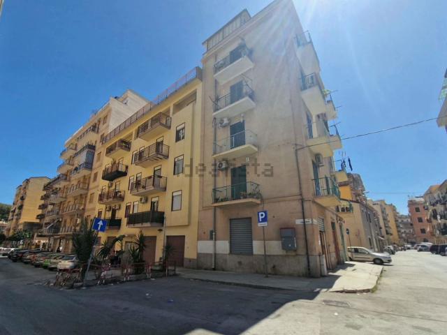 Appartamento in affitto di 110 m² in Via Luigi Razza, 28