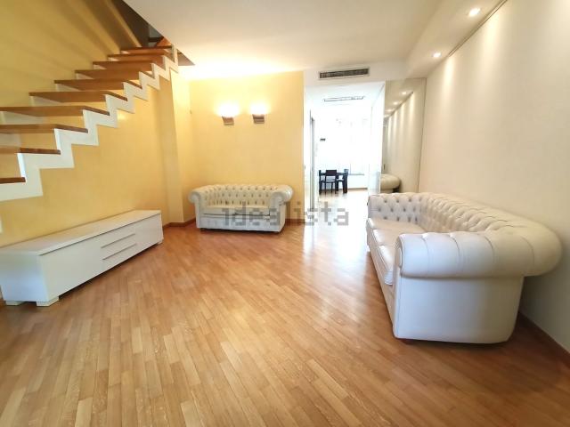 Appartamento in affitto di 110 m² in Via Madonnina, 23
