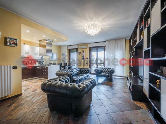 Appartamento in affitto di 110 m² in Via Milano, 25