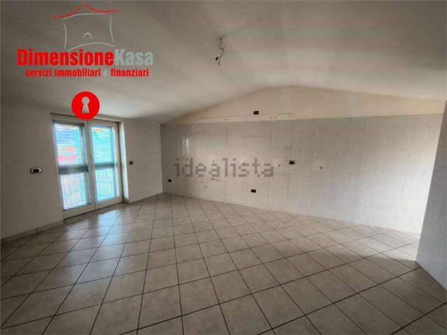 Appartamento in affitto di 110 m² in Via Napoli, 15