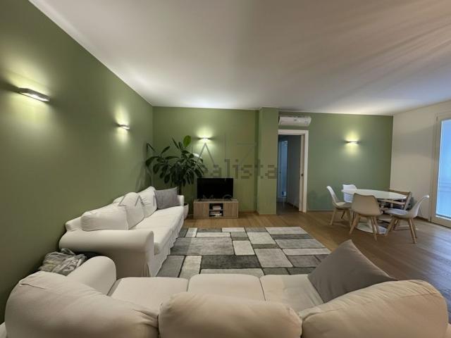 Appartamento in affitto di 110 m² in Via San Pio X, 9