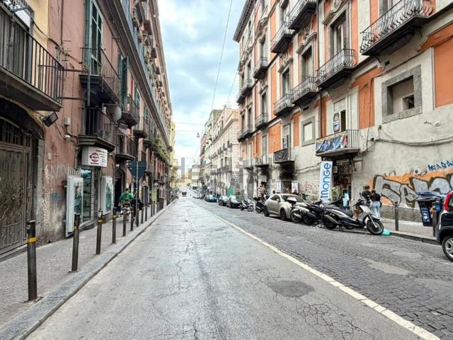 Appartamento in affitto di 110 m² in Via Sant&apos Anna dei Lombardi, 10