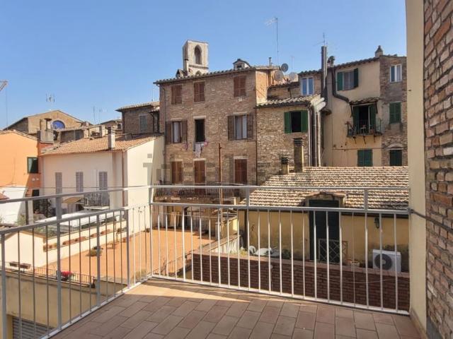 Appartamento in affitto di 110 m² in Via Piantarose