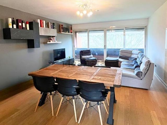 Appartamento in affitto di 110 m² in Via Robert Schumann, 1