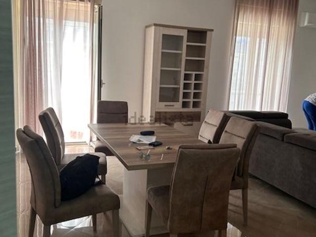 Appartamento in affitto di 110 m² in Via Rosolini