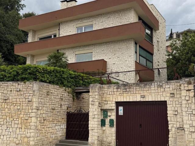 Appartamento in affitto di 110 m² in Via Thaon de Revel, 8