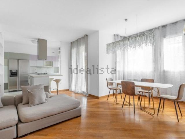 Appartamento in affitto di 110 m² in Via Trebazio, 11