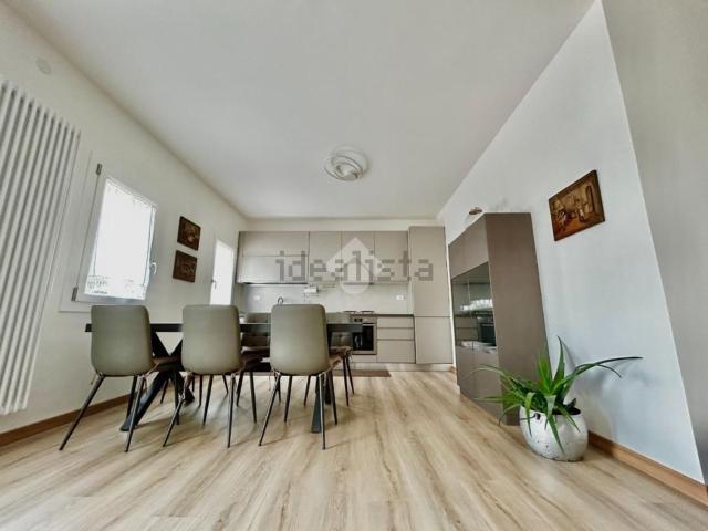 Appartamento in affitto di 110 m² in Via Valli, 12