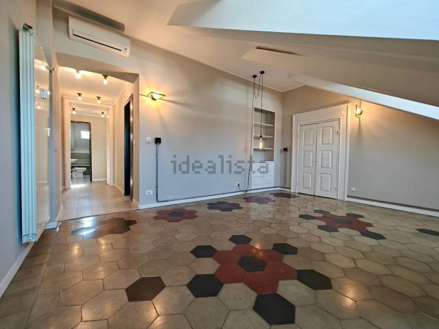 Appartamento in affitto di 110 m² in Via Vassalli Eandi, 19