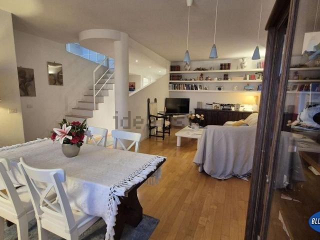 Appartamento in affitto di 110 m² in Viale Regina Margherita, 55049
