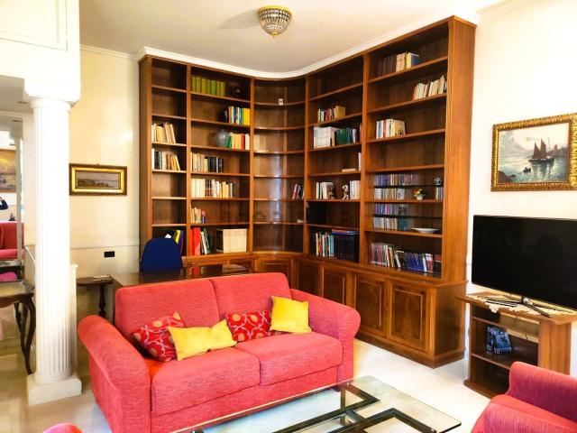 Appartamento in affitto di 111 m² in Via Carlo Mirabello