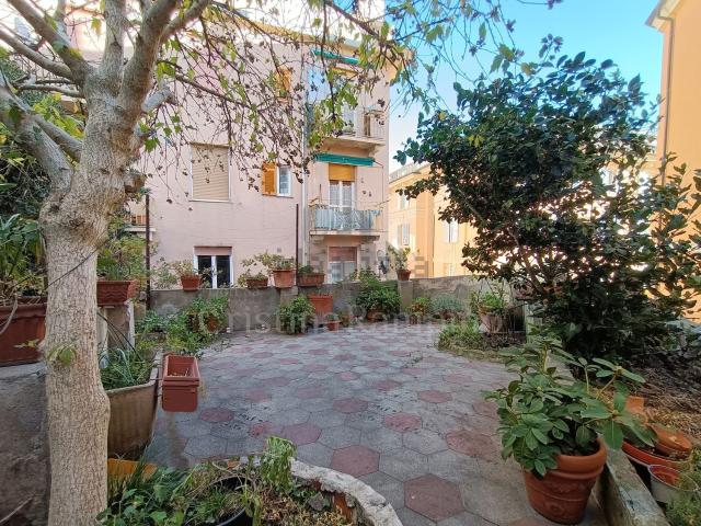 Appartamento in affitto di 111 m² in Via Cesare Cabella