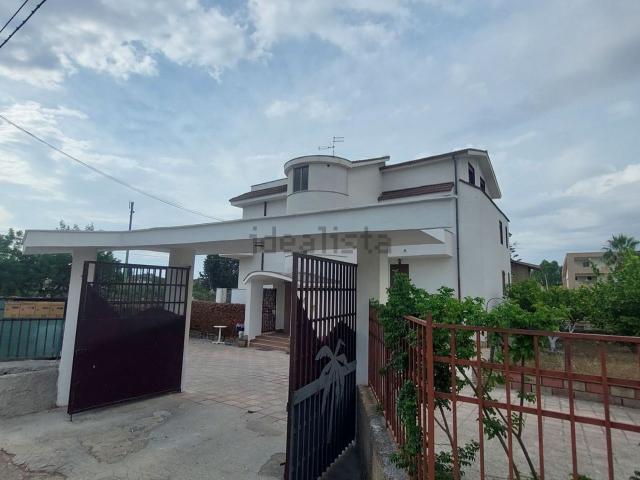 Appartamento in affitto di 111 m² in Via Archimede, 3