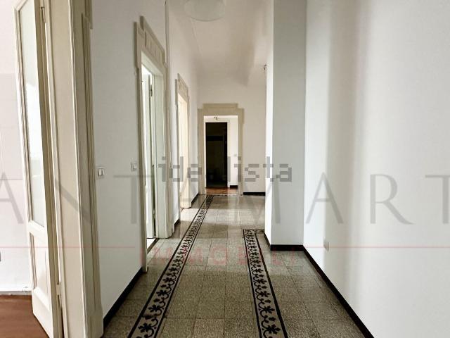 Appartamento in affitto di 111 m² in Via Gian Battista Vico