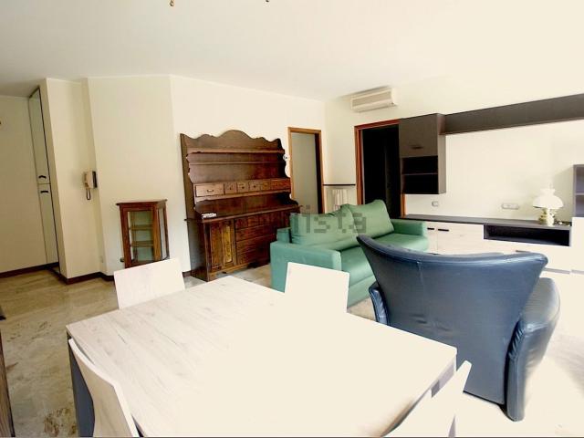 Appartamento in affitto di 111 m² in Via Luigi Resnati, 12