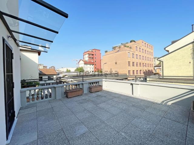 Appartamento in affitto di 113 m² in Via Antonio Carnevali, 16