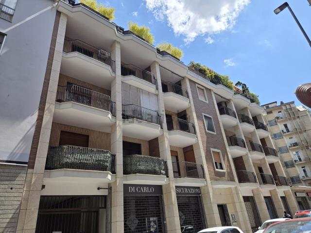 Appartamento in affitto di 113 m² in Via Francesco Tadini, 21