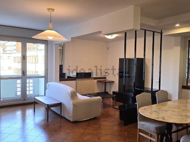 Appartamento in affitto di 113 m² in Via Pio Riego Gambini, 33