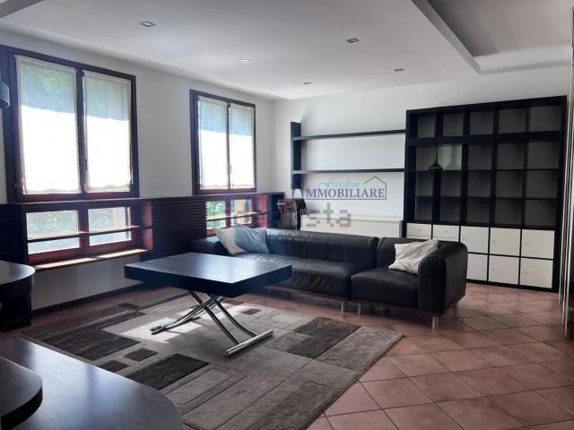 Appartamento in affitto di 114 m² in Via Giuseppe Dossetti, 9