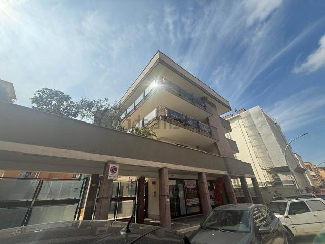Appartamento in affitto di 115 m² in Via Caduti sul Lavoro, 34