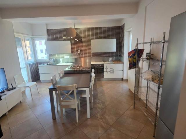 Appartamento in affitto di 115 m² in Via Alfonso Guariglia