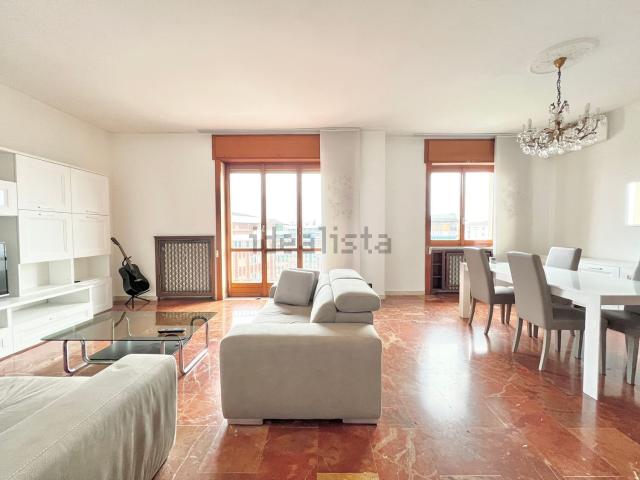 Appartamento in affitto di 115 m² in Via Arzaga