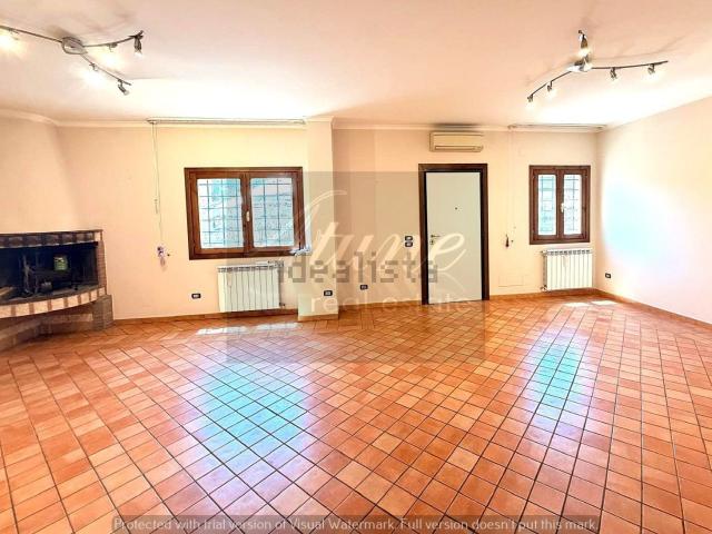 Appartamento in affitto di 115 m² in Via della Giustiniana, 1012