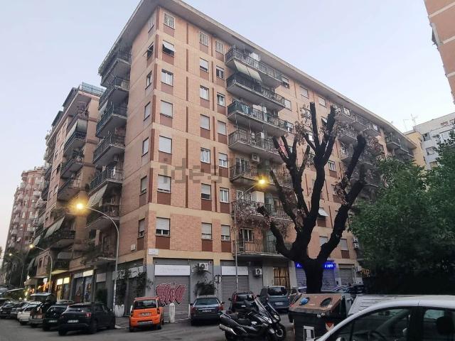 Appartamento in affitto di 115 m² in Via Ettore Bertolè Viale
