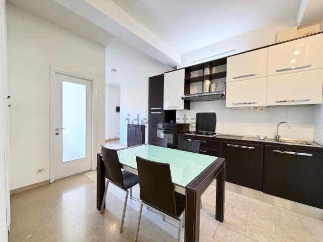 Appartamento in affitto di 115 m² in Via Locatelli, 20