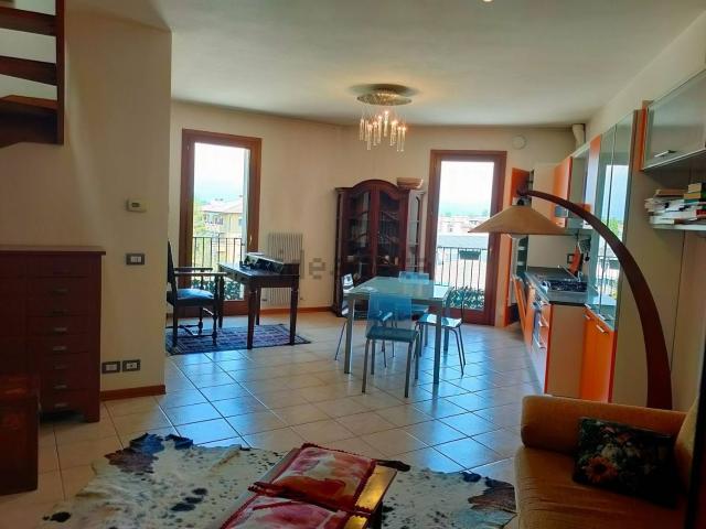Appartamento in affitto di 115 m² in Via Lombardia, 200