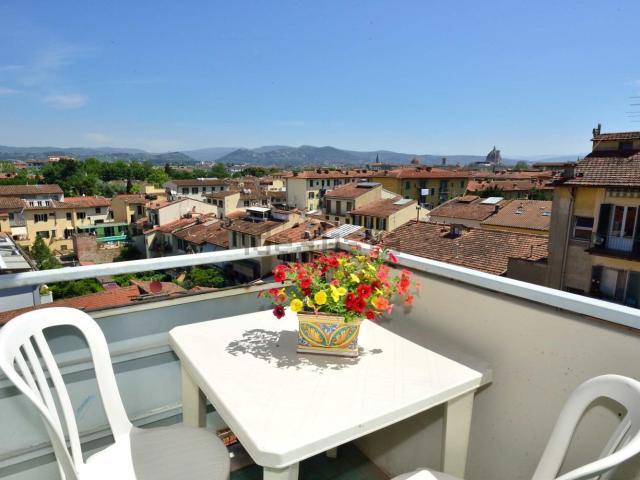 Appartamento in affitto di 115 m² in Via Monte Oliveto, 13