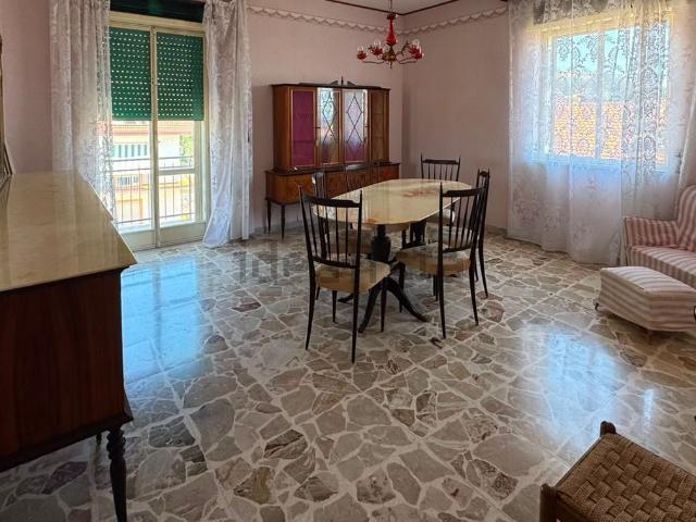 Appartamento in affitto di 115 m² in Via Melissa, 11