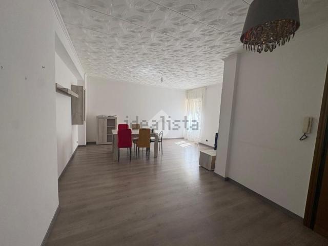 Appartamento in affitto di 115 m² in Via Val d&apos Ossola, 100