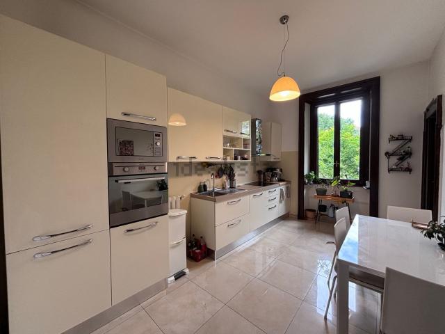 Appartamento in affitto di 115 m² in Piazza Giuseppe Grandi, 2