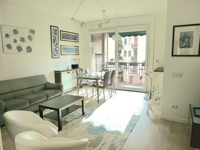 Appartamento in affitto di 115 m² in Piazza de Angeli Ernesto