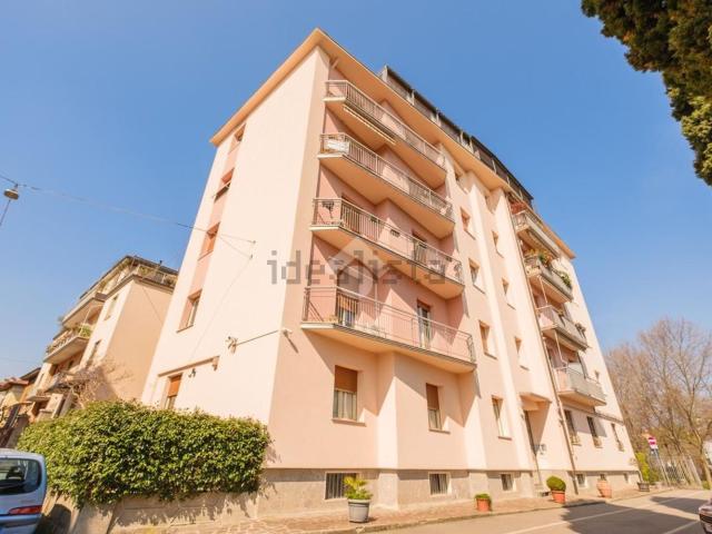 Appartamento in affitto di 116 m² in Via Angelo Mazzi, 44