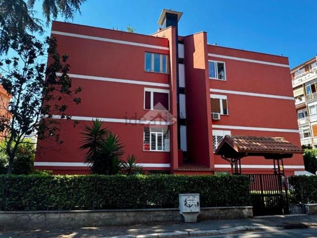 Appartamento in affitto di 116 m² in Via della Divisione Torino, 80