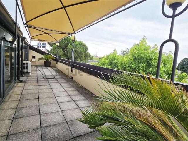 Appartamento in affitto di 116 m² in Via Lecco, 2