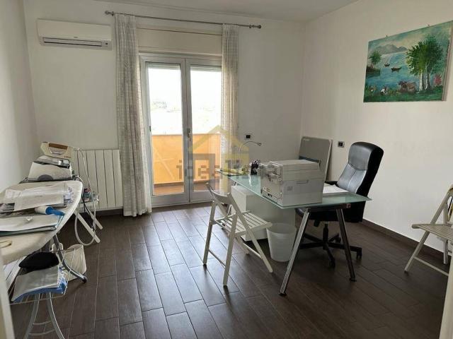 Appartamento in affitto di 116 m² in Viale dei Picciotti, 51