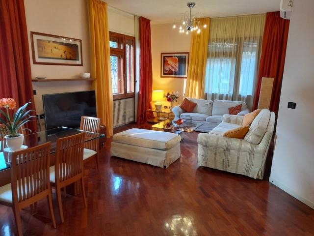 Appartamento in affitto di 117 m² in Via Leonida Bissolati, 22
